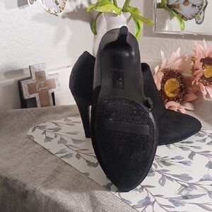 Chic Black Heeled Boots for Women